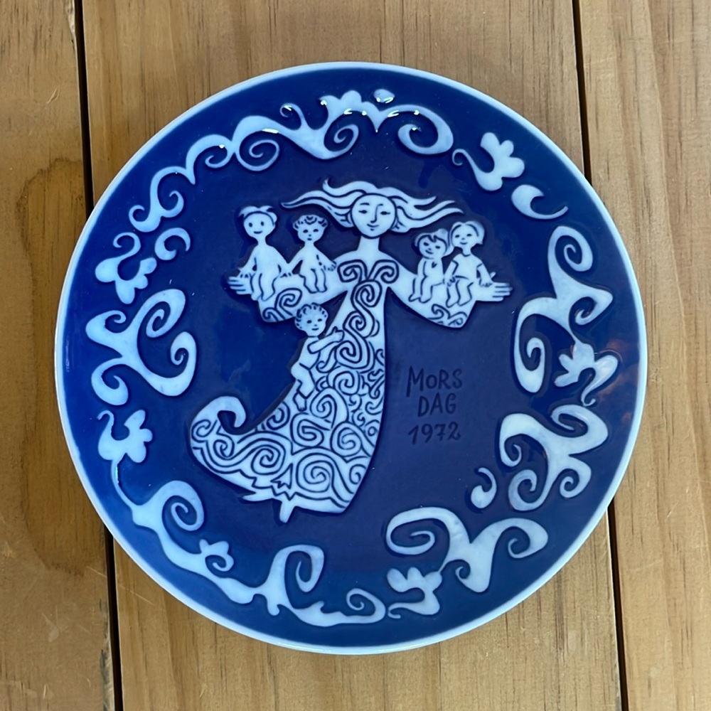 Vintage Bing & Grondahl Copenhagen 1972 Royal Copenhagen Mother's Day plate